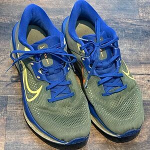 Nike Quest 6 Men's Athletic Shoes in Blue and Olive with Yellow Accents